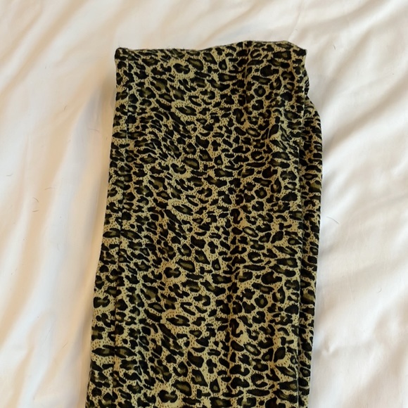 Leopard Infinity Scarf - Picture 3 of 4